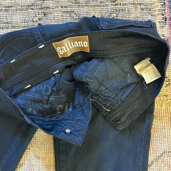 Women's Black John Galliano Capris - Picture 4 of 7